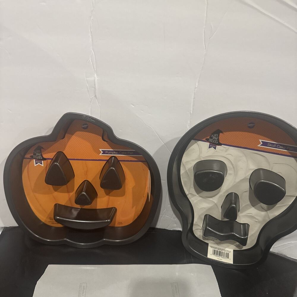 Wilton Scary Good Treats Skull 12” & Pumpkin 11” Halloween Cake Pan Set
